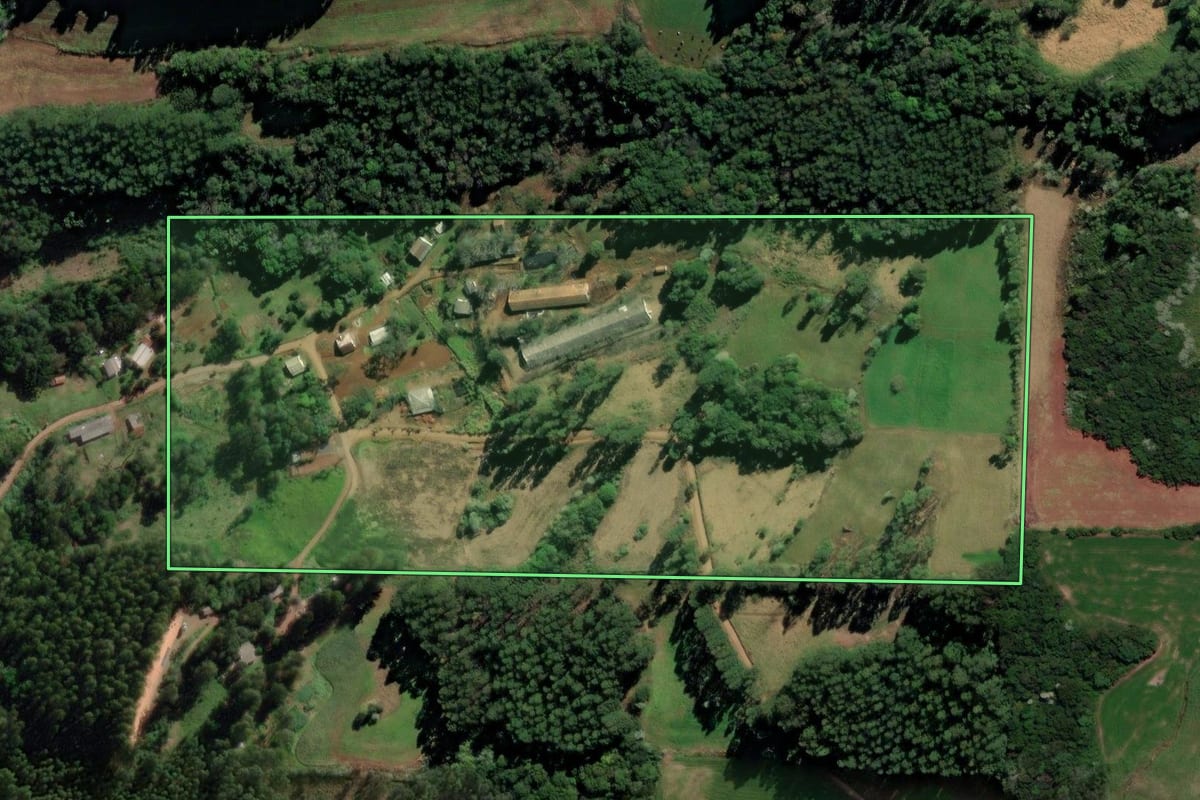 Imagem de satélite do imóvel rural em Xaxim (SC), com o contorno declarado no CAR desenhado por cima.
