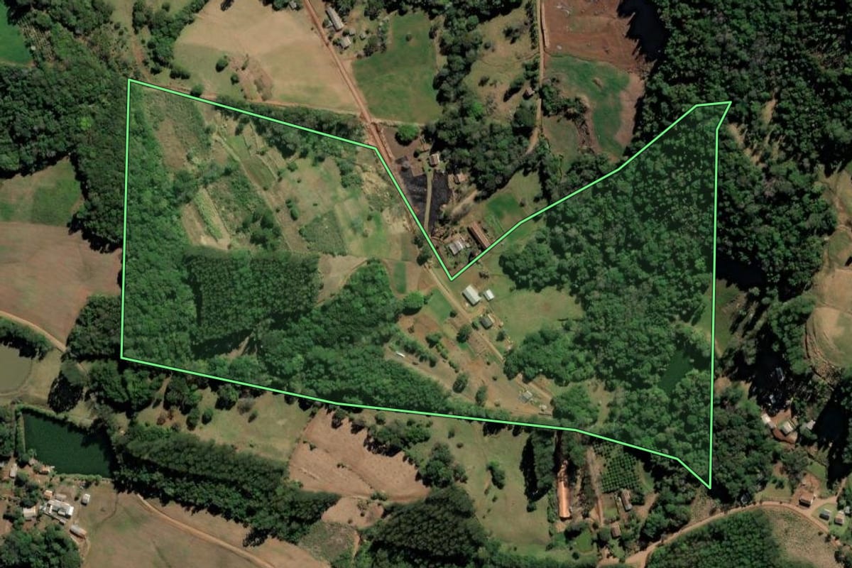 Imagem de satélite do imóvel rural em Xaxim (SC), com o contorno declarado no CAR desenhado por cima.
