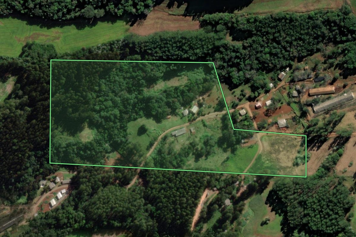 Imagem de satélite do imóvel rural em Xaxim (SC), com o contorno declarado no CAR desenhado por cima.