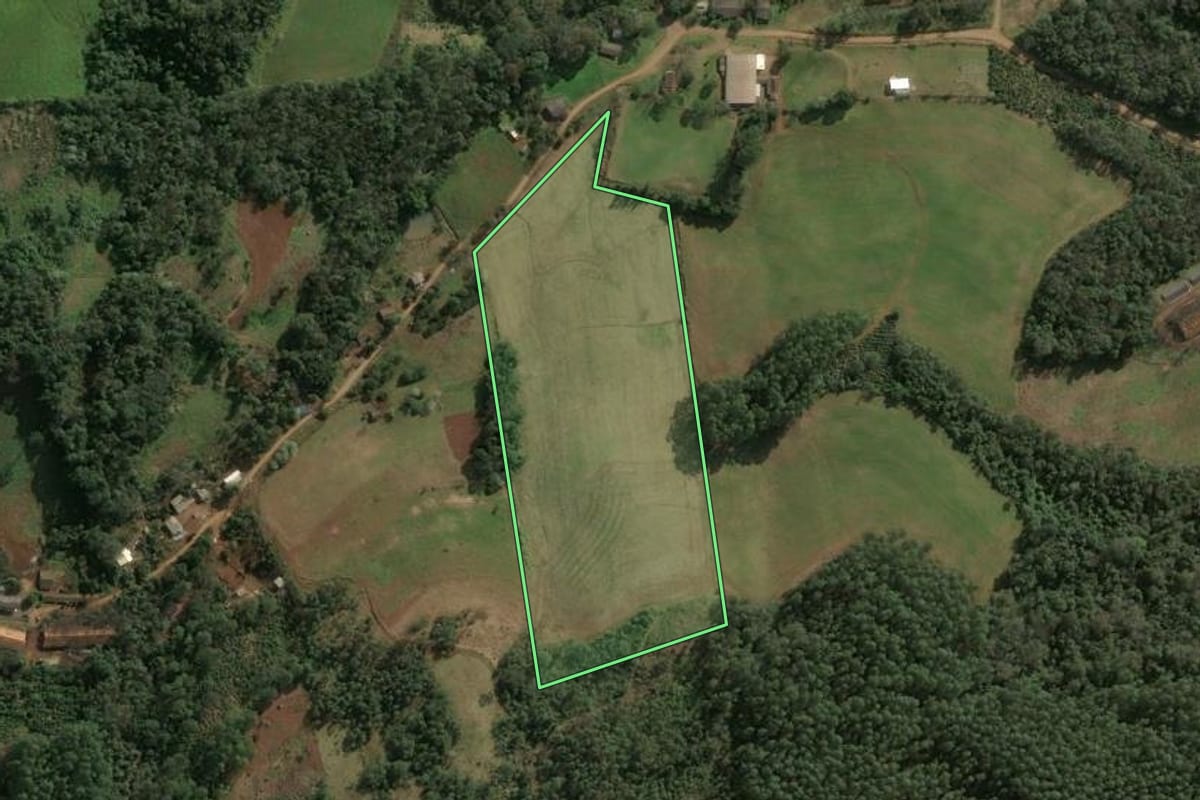 Imagem de satélite do imóvel rural em Xaxim (SC), com o contorno declarado no CAR desenhado por cima.