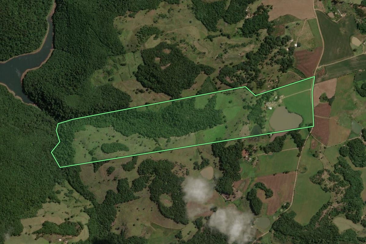 Imagem de satélite do imóvel rural em Zortéa (SC), com o contorno declarado no CAR desenhado por cima.