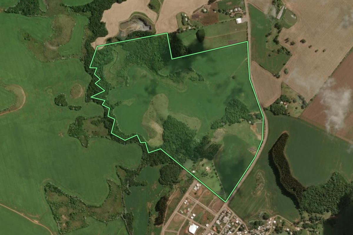Imagem de satélite do imóvel rural em Zortéa (SC), com o contorno declarado no CAR desenhado por cima.