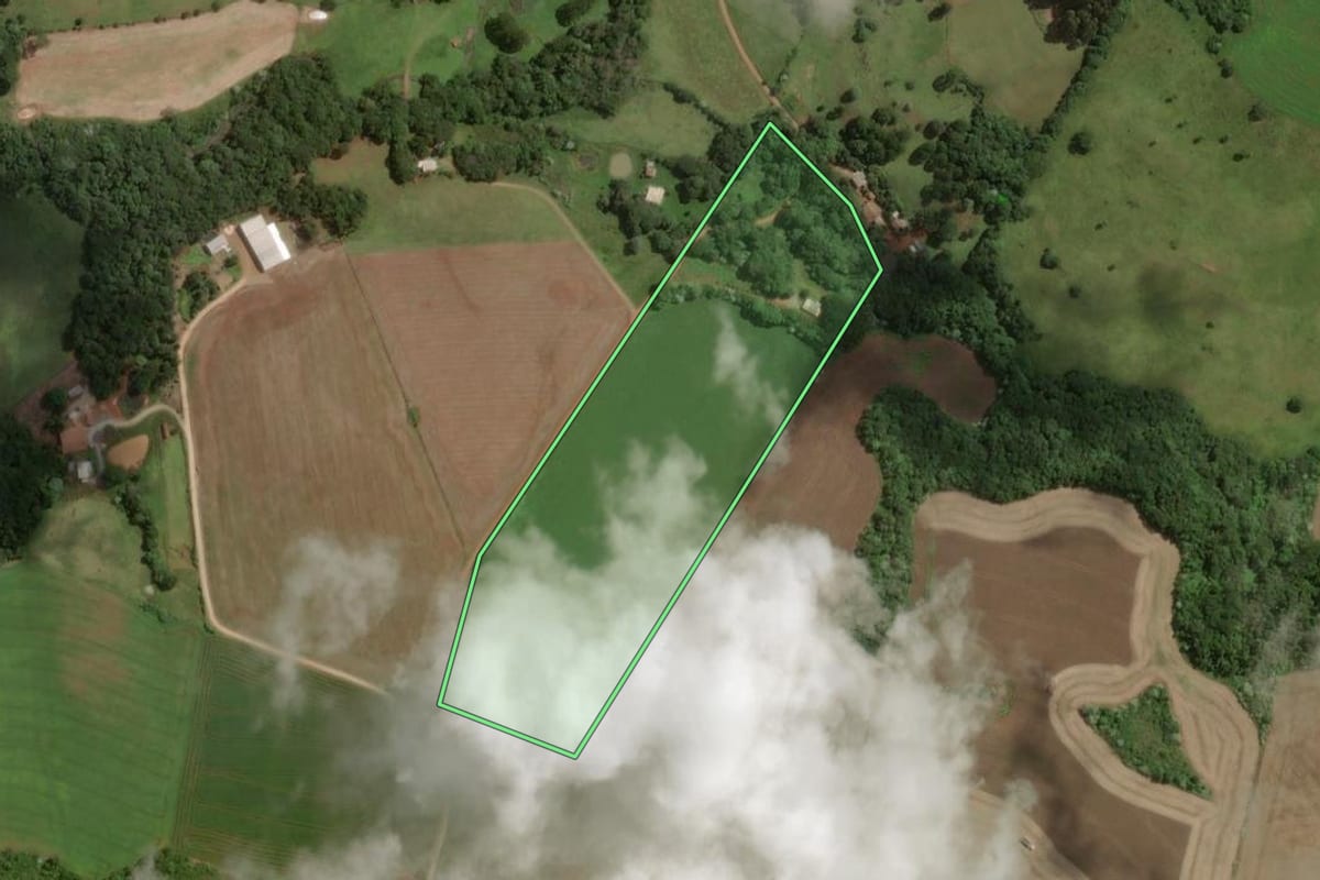 Imagem de satélite do imóvel rural em Zortéa (SC), com o contorno declarado no CAR desenhado por cima.