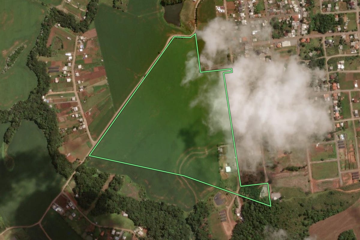 Imagem de satélite do imóvel rural em Zortéa (SC), com o contorno declarado no CAR desenhado por cima.
