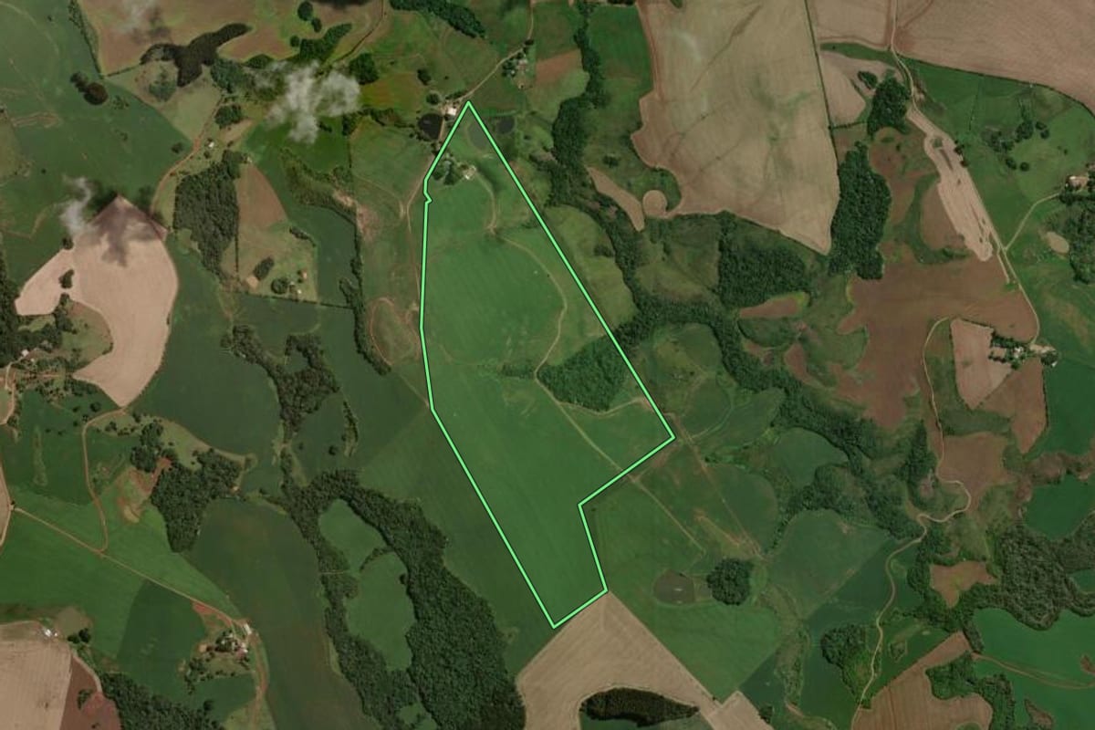 Imagem de satélite do imóvel rural em Zortéa (SC), com o contorno declarado no CAR desenhado por cima.