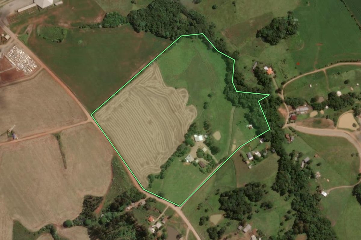 Imagem de satélite do imóvel rural em Zortéa (SC), com o contorno declarado no CAR desenhado por cima.