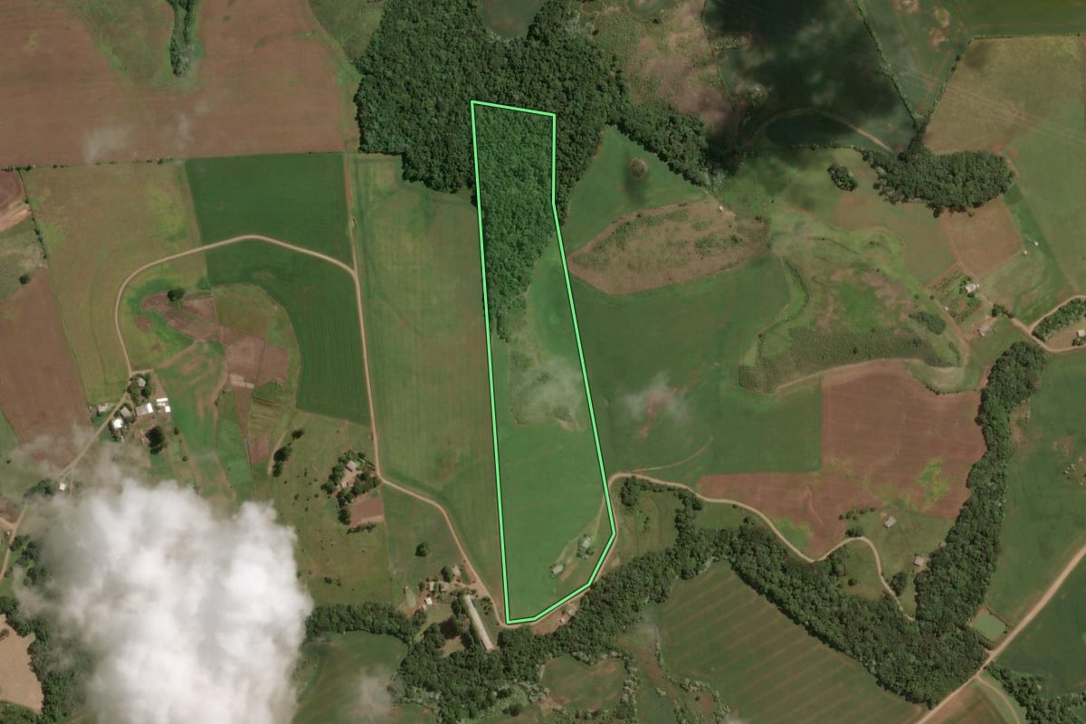 Imagem de satélite do imóvel rural em Zortéa (SC), com o contorno declarado no CAR desenhado por cima.