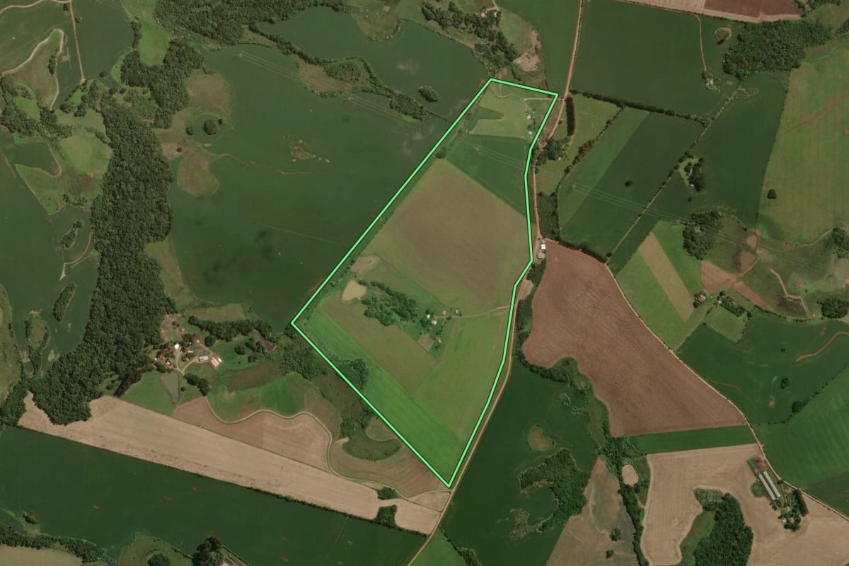 Imagem de satélite do imóvel rural em Zortéa (SC), com o contorno declarado no CAR desenhado por cima.