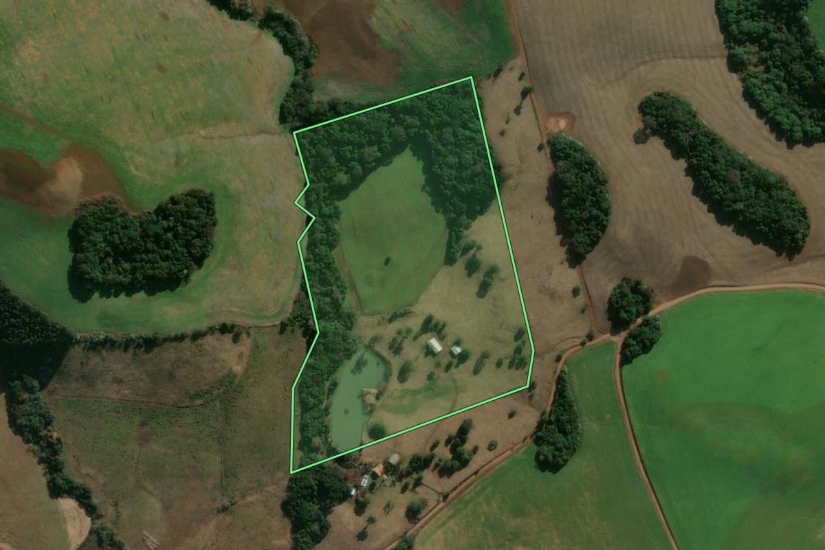 Imagem de satélite do imóvel rural em Zortéa (SC), com o contorno declarado no CAR desenhado por cima.