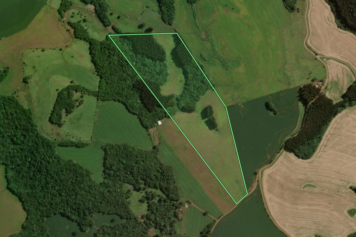 Imagem de satélite do imóvel rural em Zortéa (SC), com o contorno declarado no CAR desenhado por cima.
