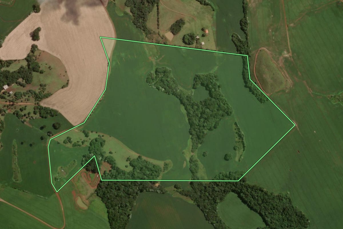 Imagem de satélite do imóvel rural em Zortéa (SC), com o contorno declarado no CAR desenhado por cima.