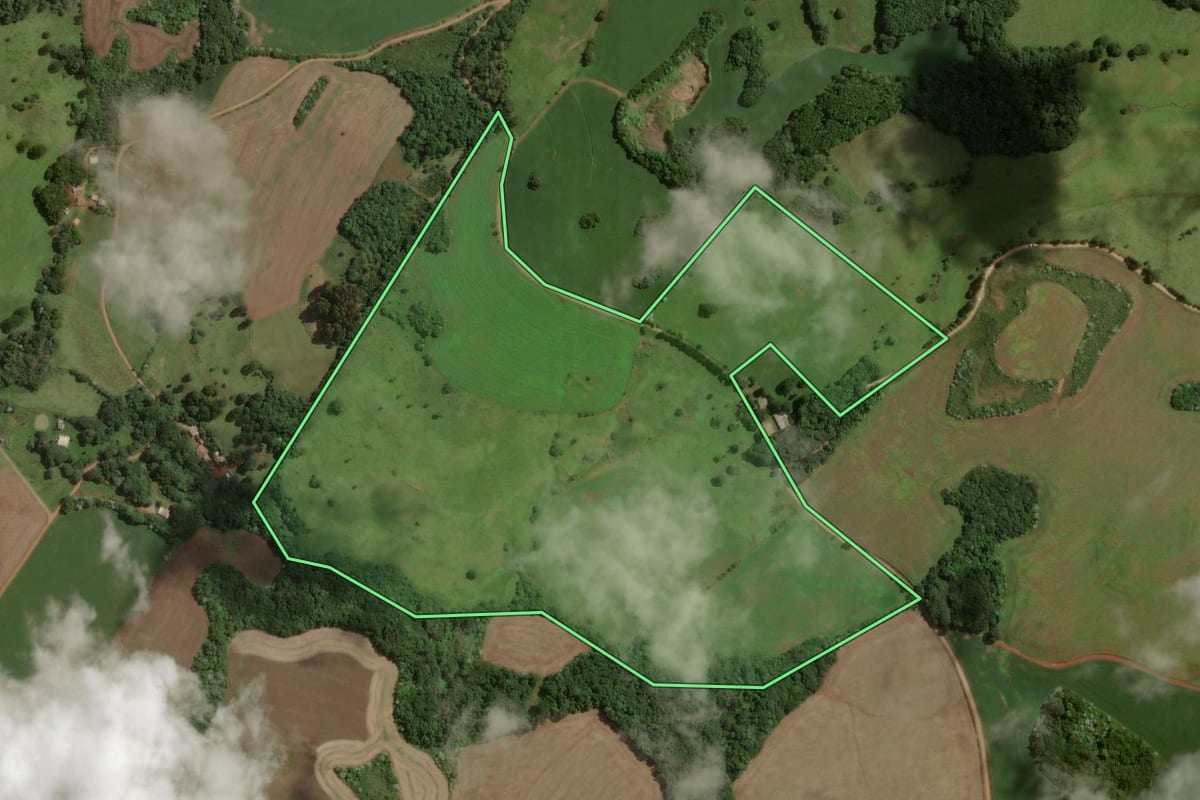 Imagem de satélite do imóvel rural em Zortéa (SC), com o contorno declarado no CAR desenhado por cima.