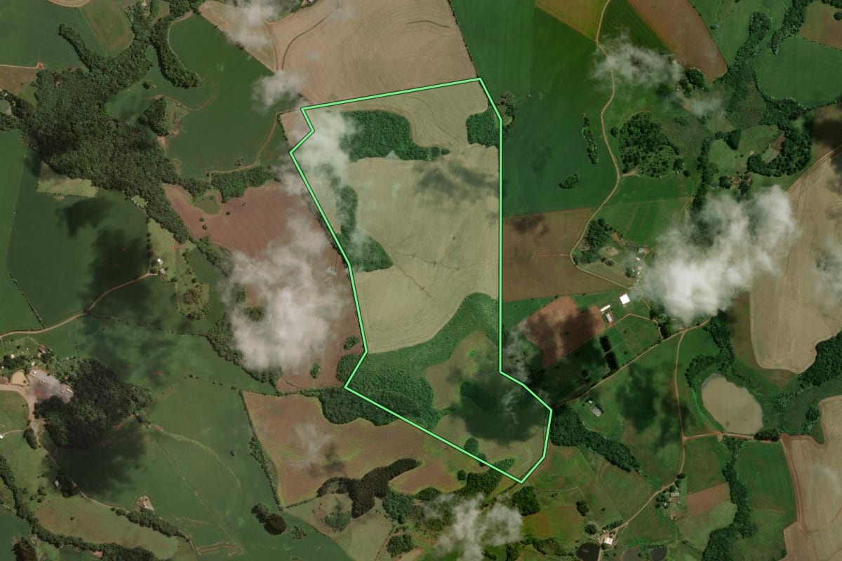 Imagem de satélite do imóvel rural em Zortéa (SC), com o contorno declarado no CAR desenhado por cima.