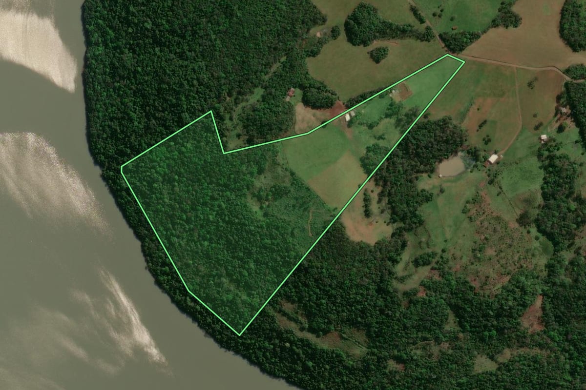 Imagem de satélite do imóvel rural em Zortéa (SC), com o contorno declarado no CAR desenhado por cima.