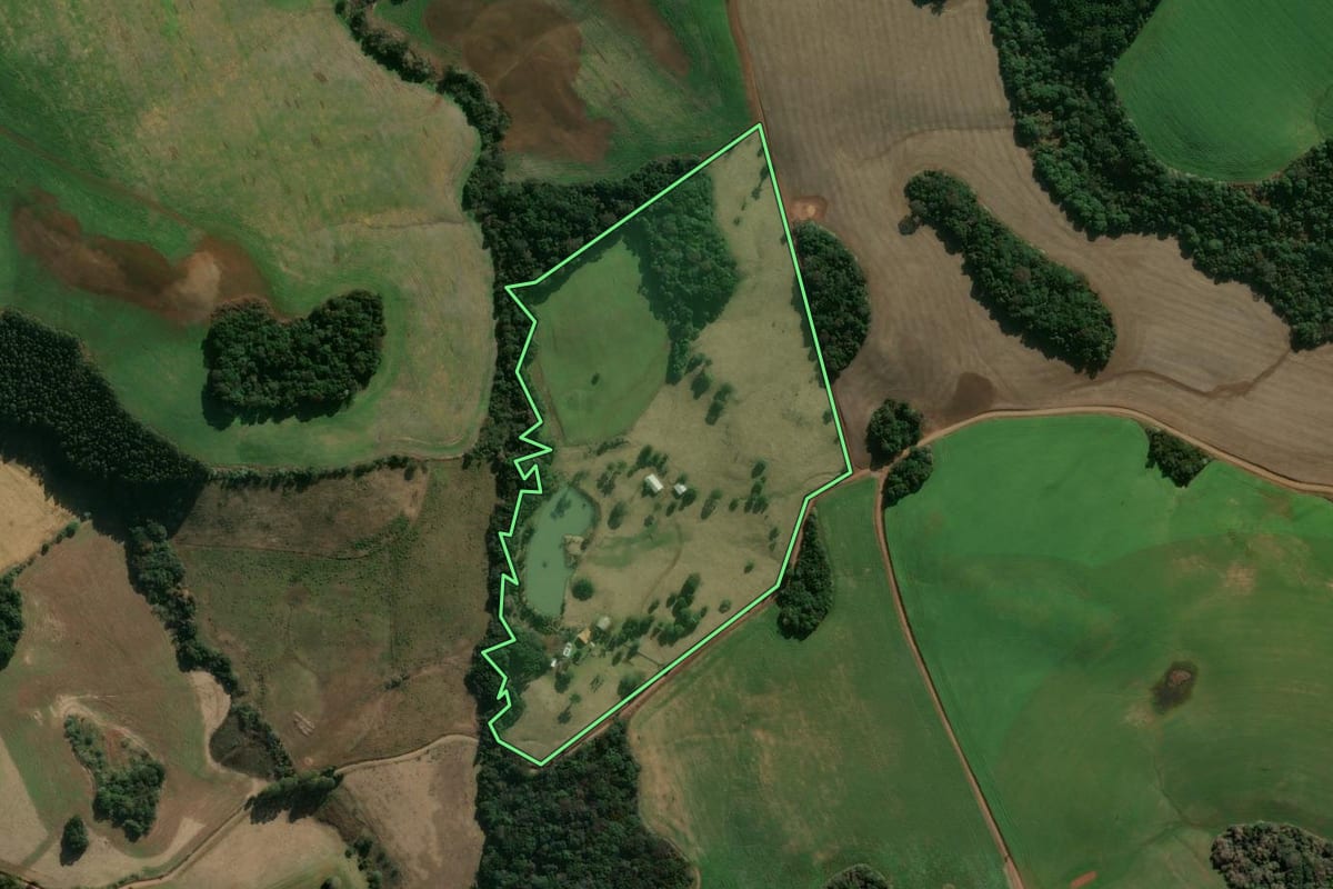 Imagem de satélite do imóvel rural em Zortéa (SC), com o contorno declarado no CAR desenhado por cima.