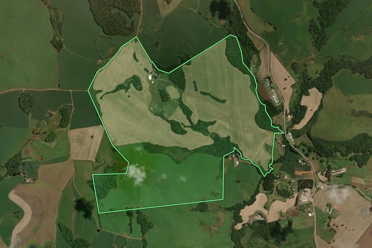 Imagem de satélite do imóvel rural em Zortéa (SC), com o contorno declarado no CAR desenhado por cima.