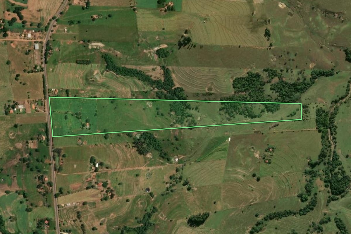 Imagem de satélite do imóvel rural em Alfredo Marcondes (SP), com o contorno declarado no CAR desenhado por cima.