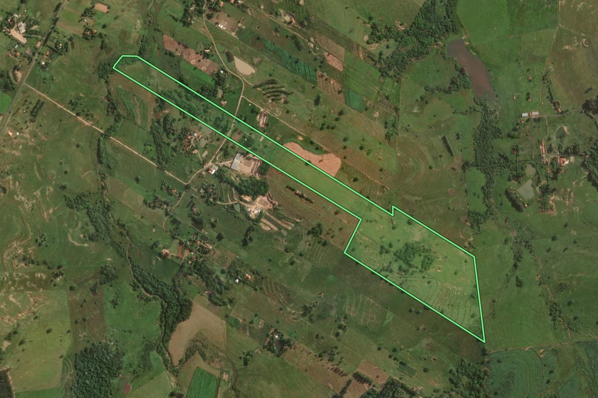 Imagem de satélite do imóvel rural em Álvares Machado (SP), com o contorno declarado no CAR desenhado por cima.