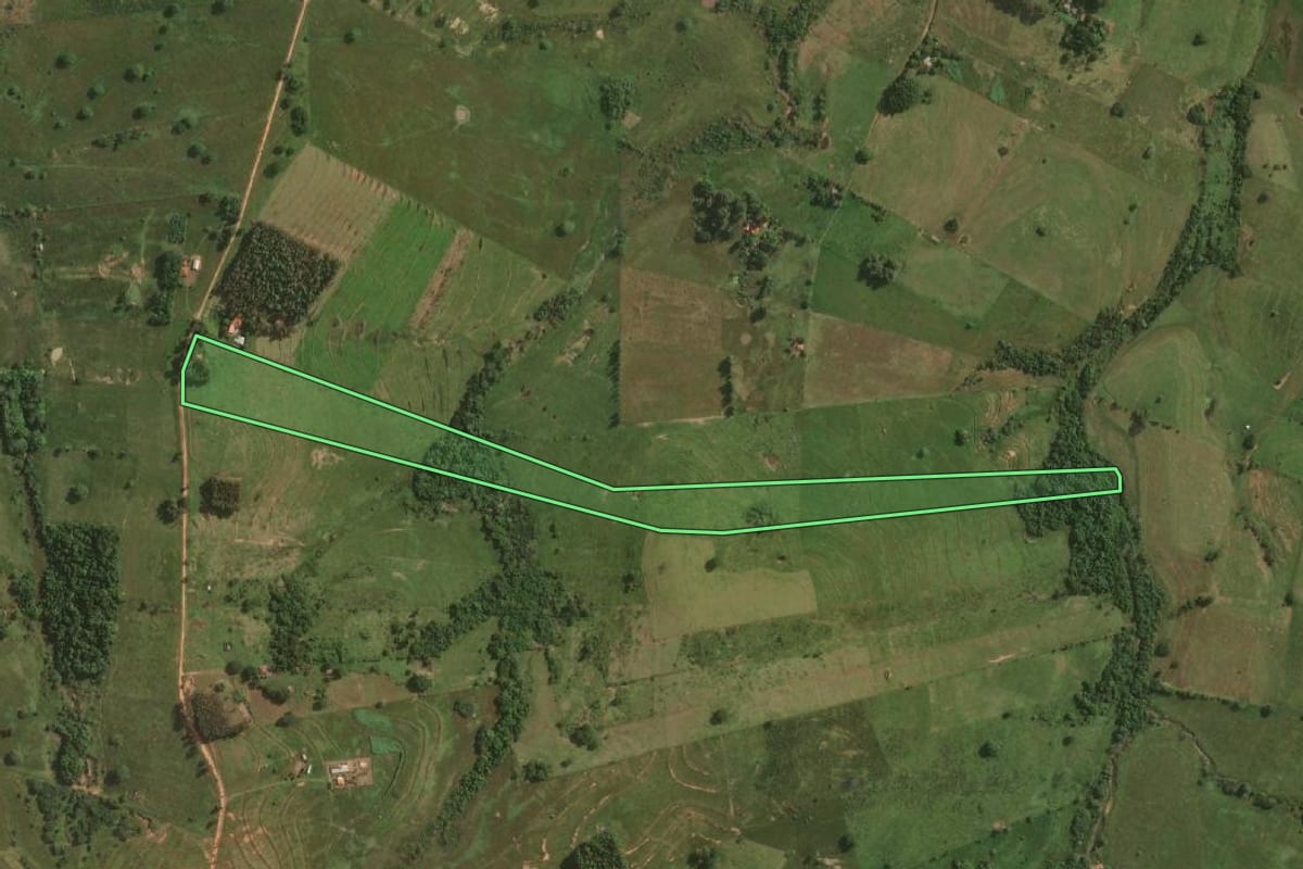 Imagem de satélite do imóvel rural em Álvares Machado (SP), com o contorno declarado no CAR desenhado por cima.
