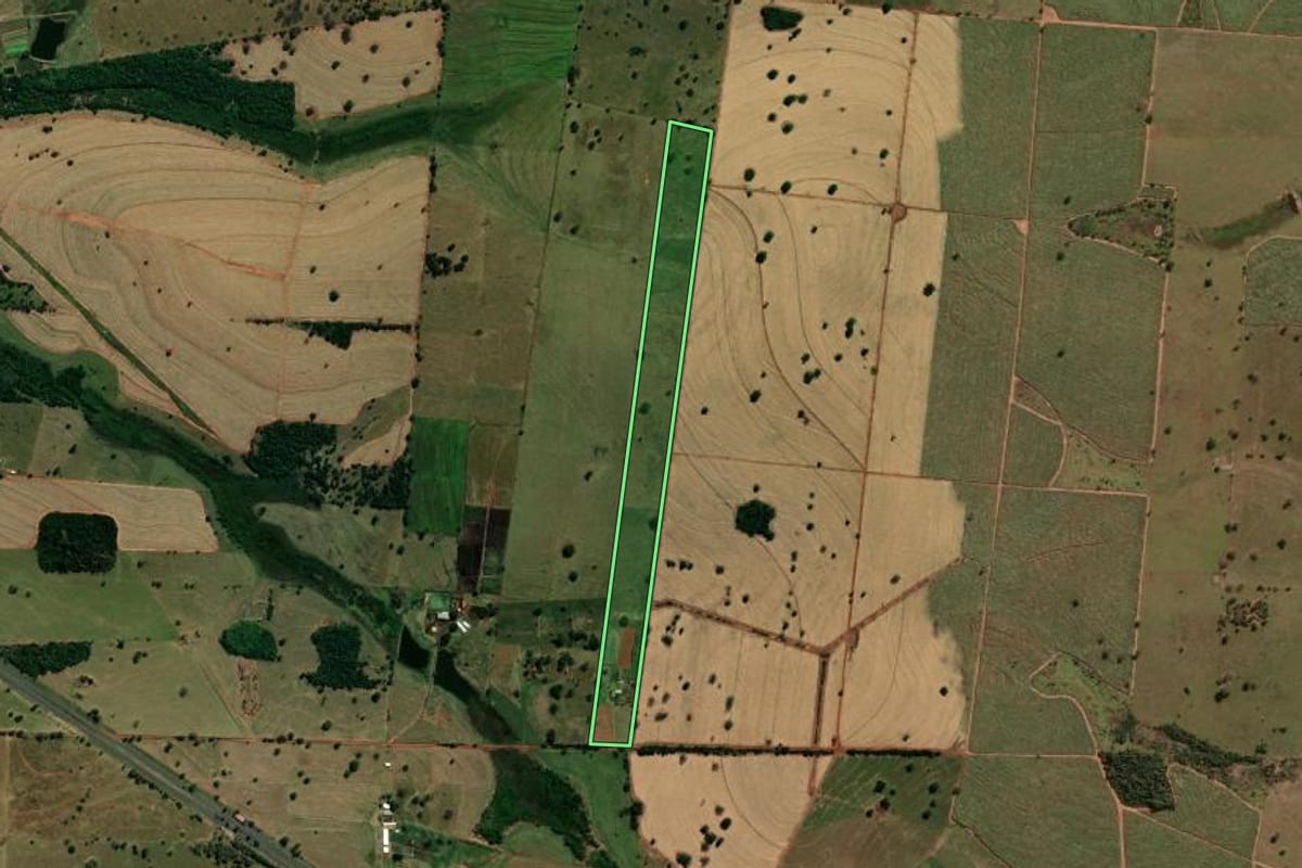 Imagem de satélite do imóvel rural em Andradina (SP), com o contorno declarado no CAR desenhado por cima.
