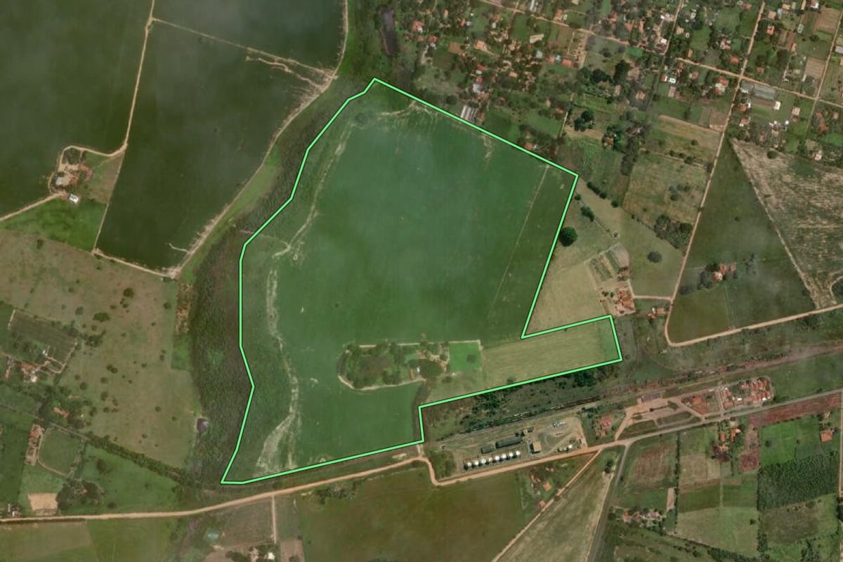 Imagem de satélite do imóvel rural em Araçatuba (SP), com o contorno declarado no CAR desenhado por cima.