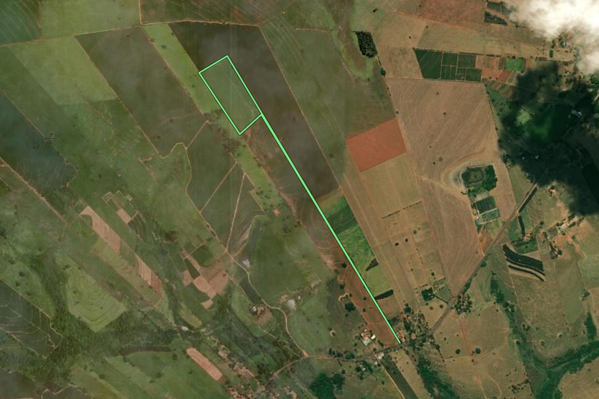 Imagem de satélite do imóvel rural em Araçatuba (SP), com o contorno declarado no CAR desenhado por cima.