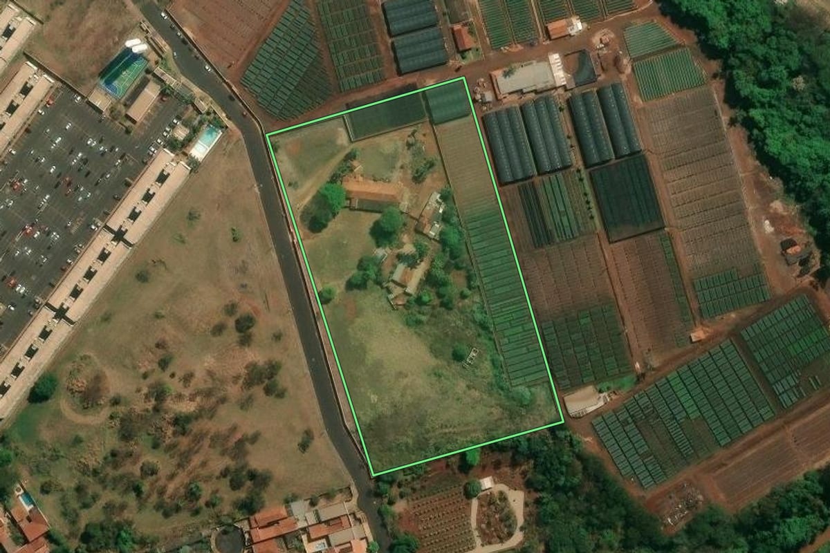 Imagem de satélite do imóvel rural em Araraquara (SP), com o contorno declarado no CAR desenhado por cima.