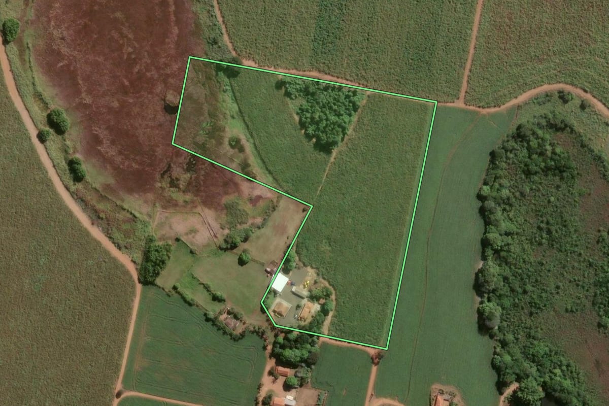 Imagem de satélite do imóvel rural em Araras (SP), com o contorno declarado no CAR desenhado por cima.