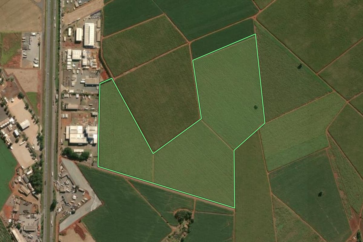 Imagem de satélite do imóvel rural em Araras (SP), com o contorno declarado no CAR desenhado por cima.
