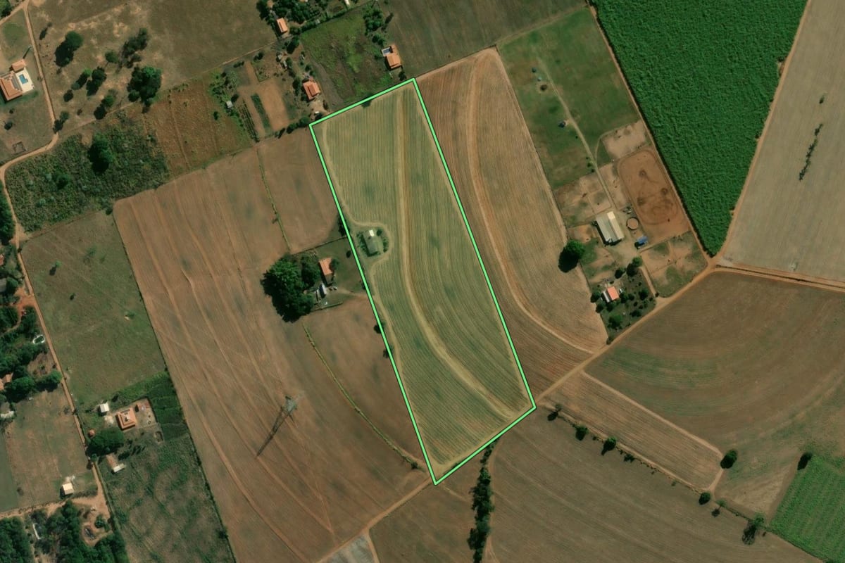 Imagem de satélite do imóvel rural em Artur Nogueira (SP), com o contorno declarado no CAR desenhado por cima.