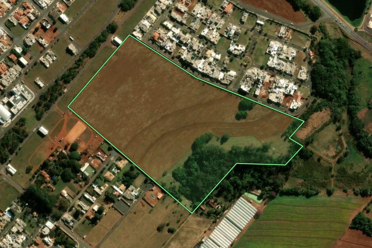 Imagem de satélite do imóvel rural em Artur Nogueira (SP), com o contorno declarado no CAR desenhado por cima.