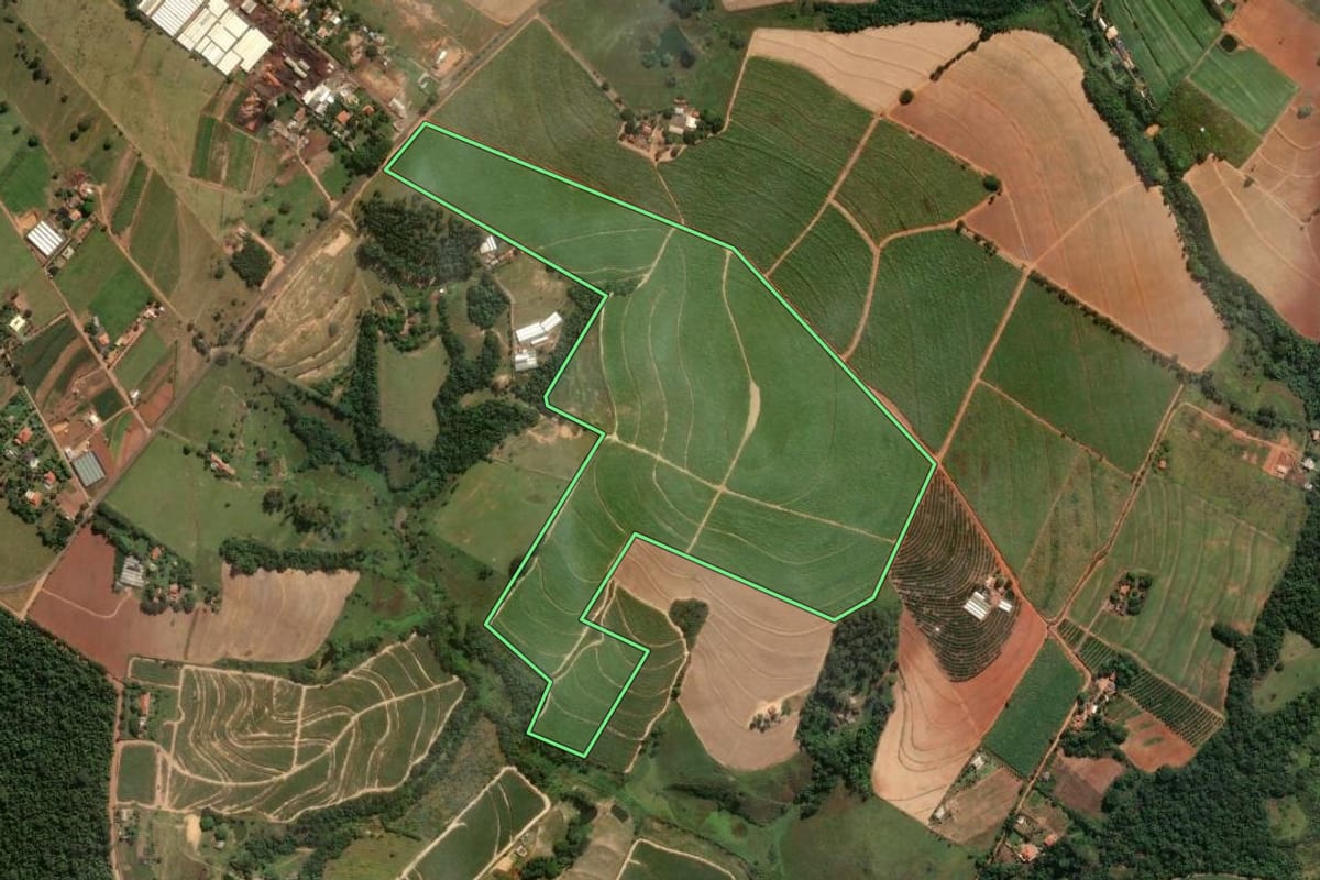 Imagem de satélite do imóvel rural em Artur Nogueira (SP), com o contorno declarado no CAR desenhado por cima.
