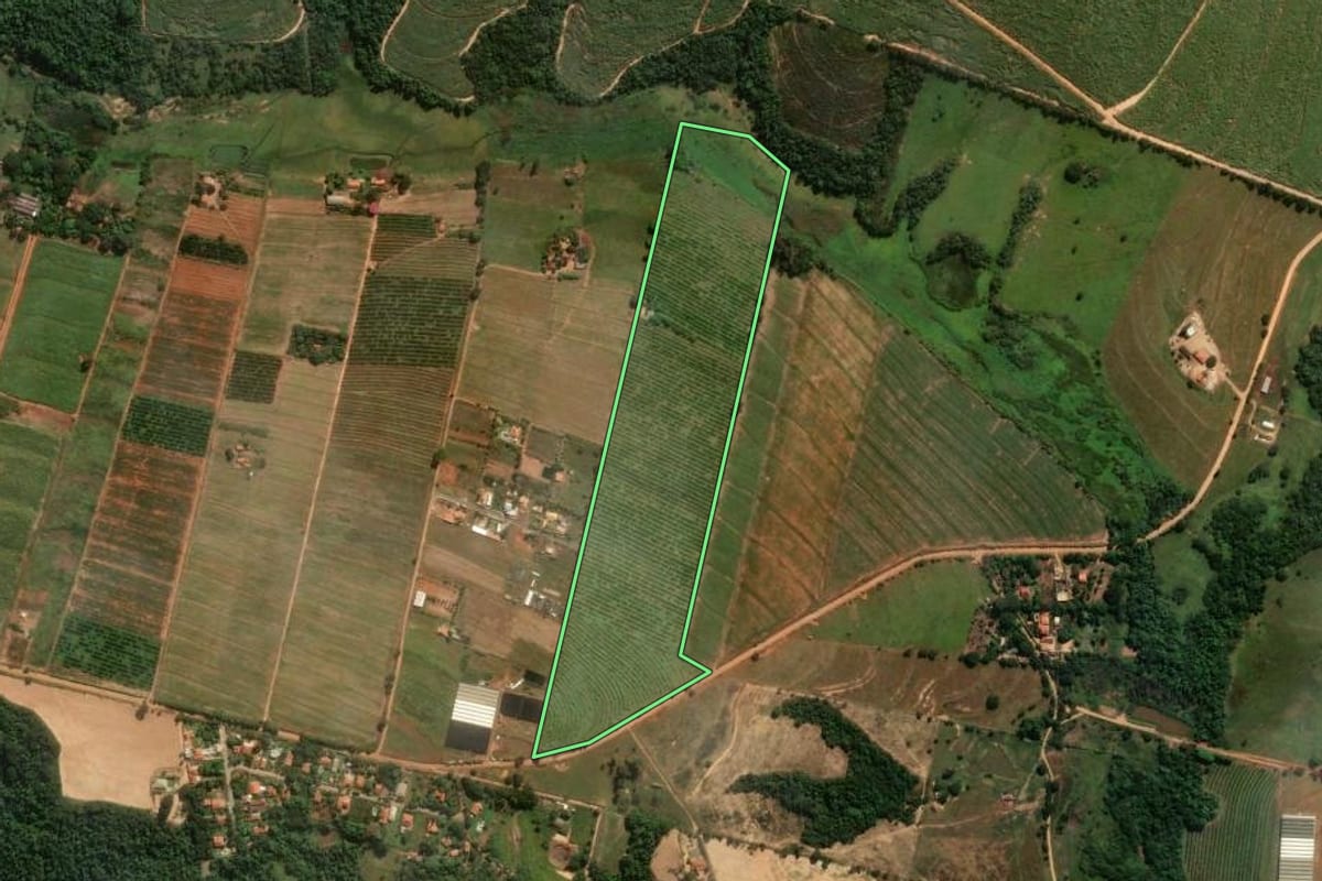Imagem de satélite do imóvel rural em Artur Nogueira (SP), com o contorno declarado no CAR desenhado por cima.
