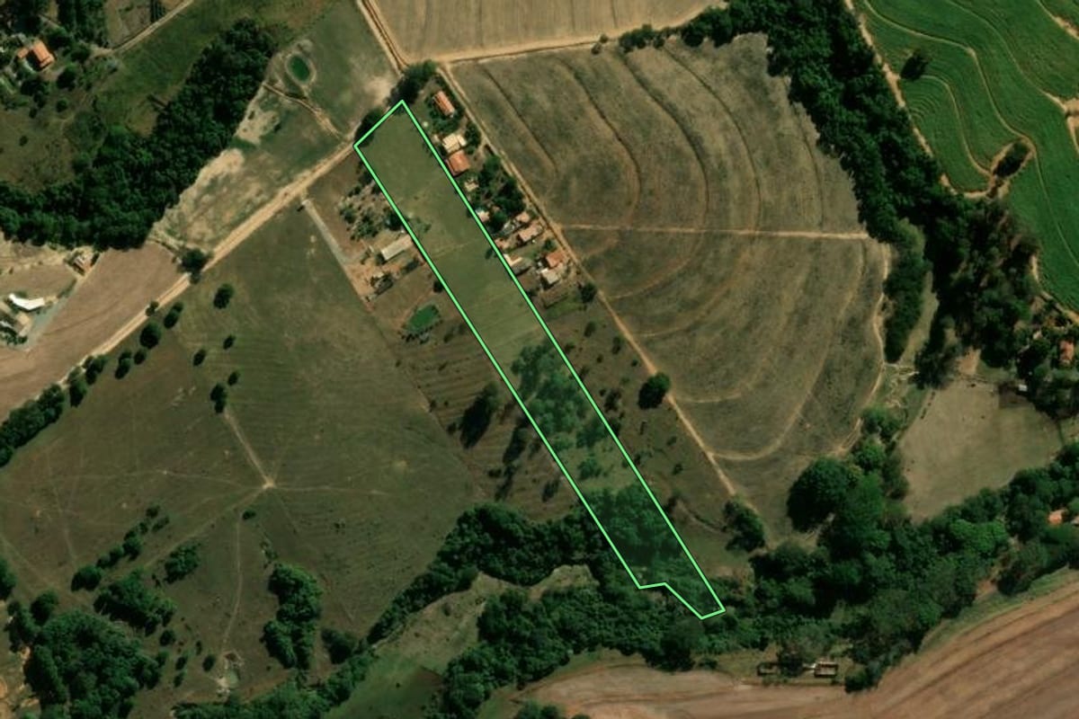 Imagem de satélite do imóvel rural em Artur Nogueira (SP), com o contorno declarado no CAR desenhado por cima.