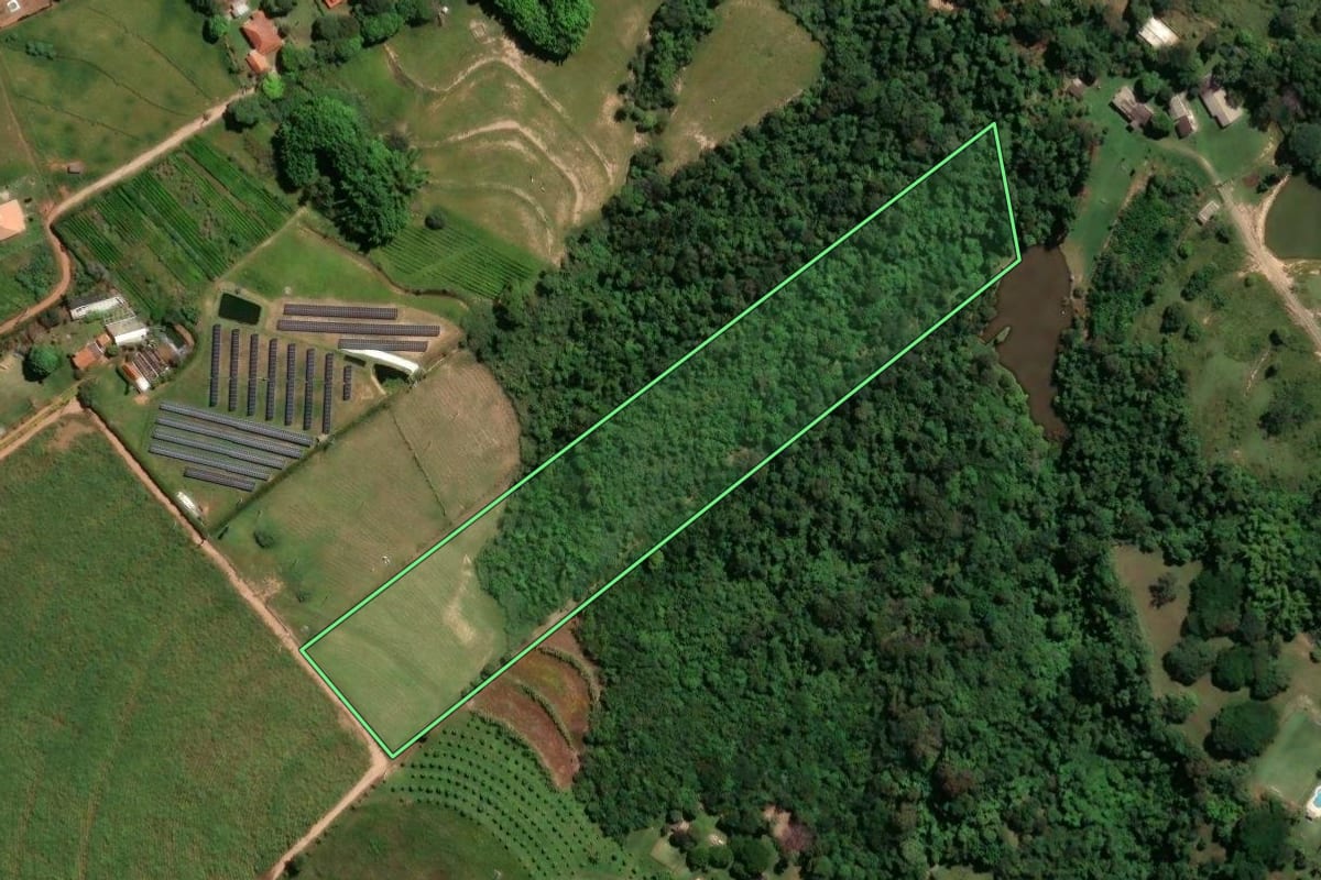 Imagem de satélite do imóvel rural em Artur Nogueira (SP), com o contorno declarado no CAR desenhado por cima.