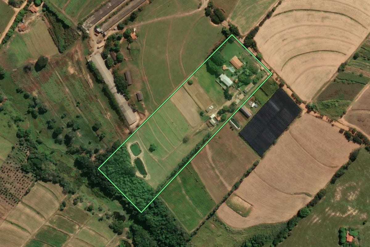 Imagem de satélite do imóvel rural em Artur Nogueira (SP), com o contorno declarado no CAR desenhado por cima.