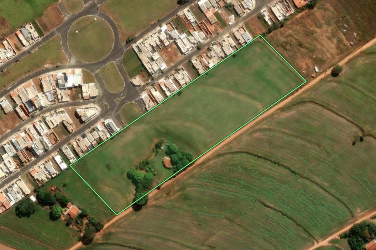Imagem de satélite do imóvel rural em Artur Nogueira (SP), com o contorno declarado no CAR desenhado por cima.