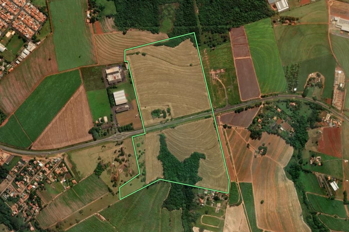Imagem de satélite do imóvel rural em Artur Nogueira (SP), com o contorno declarado no CAR desenhado por cima.