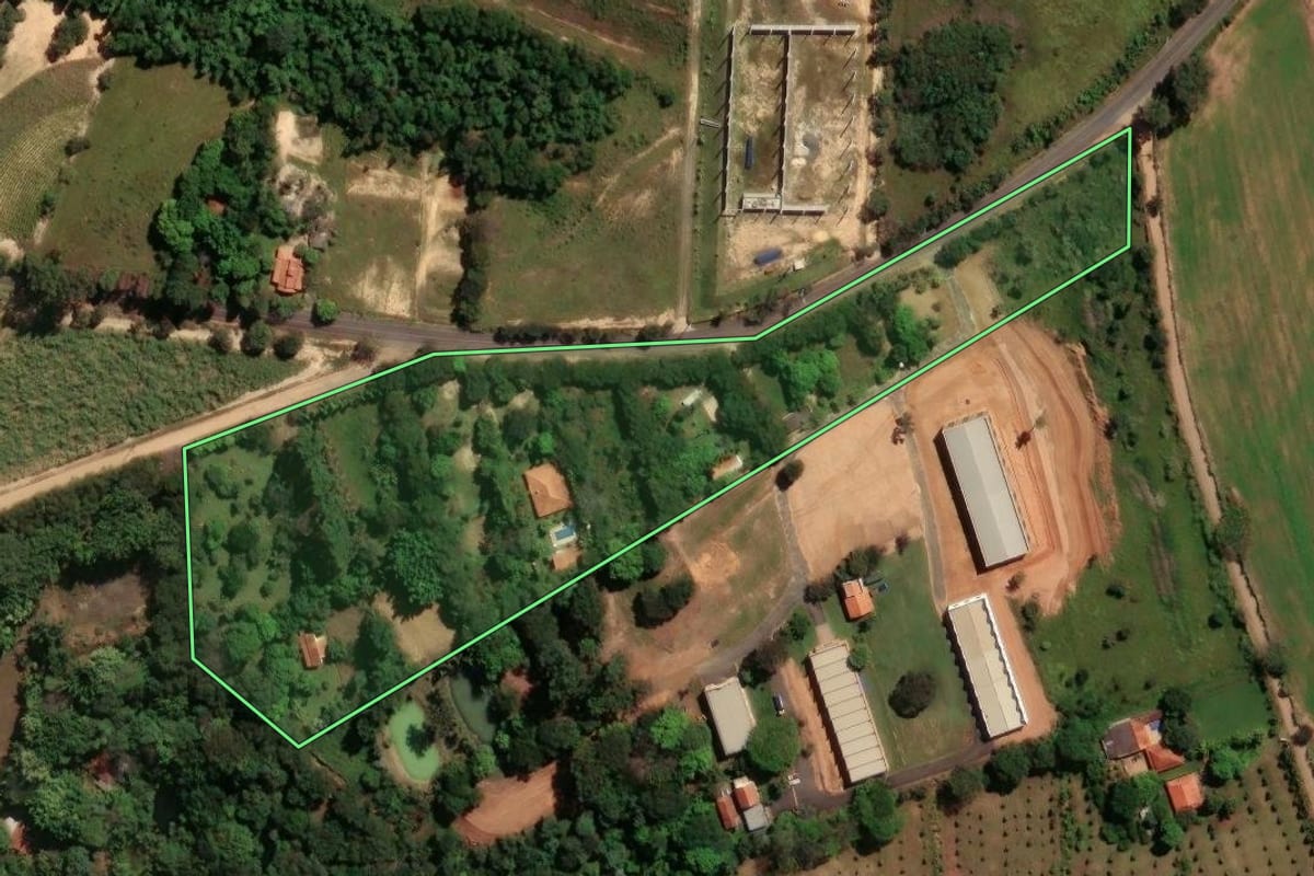 Imagem de satélite do imóvel rural em Artur Nogueira (SP), com o contorno declarado no CAR desenhado por cima.