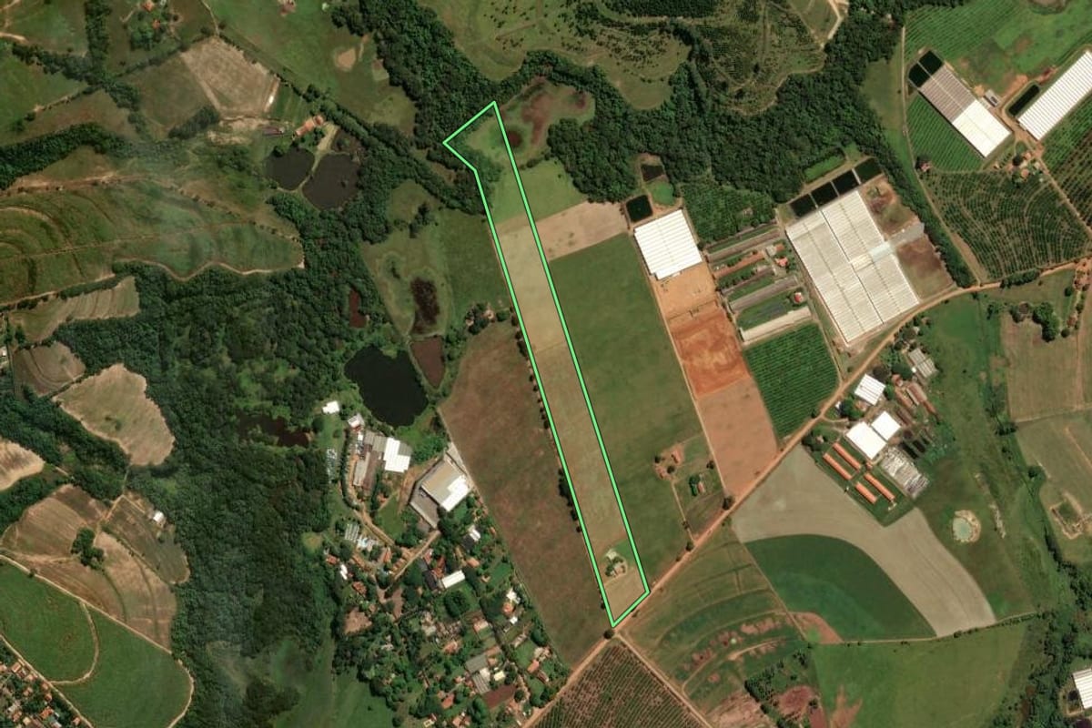 Imagem de satélite do imóvel rural em Artur Nogueira (SP), com o contorno declarado no CAR desenhado por cima.