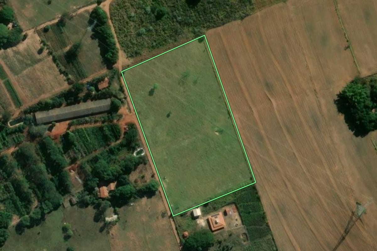Imagem de satélite do imóvel rural em Artur Nogueira (SP), com o contorno declarado no CAR desenhado por cima.