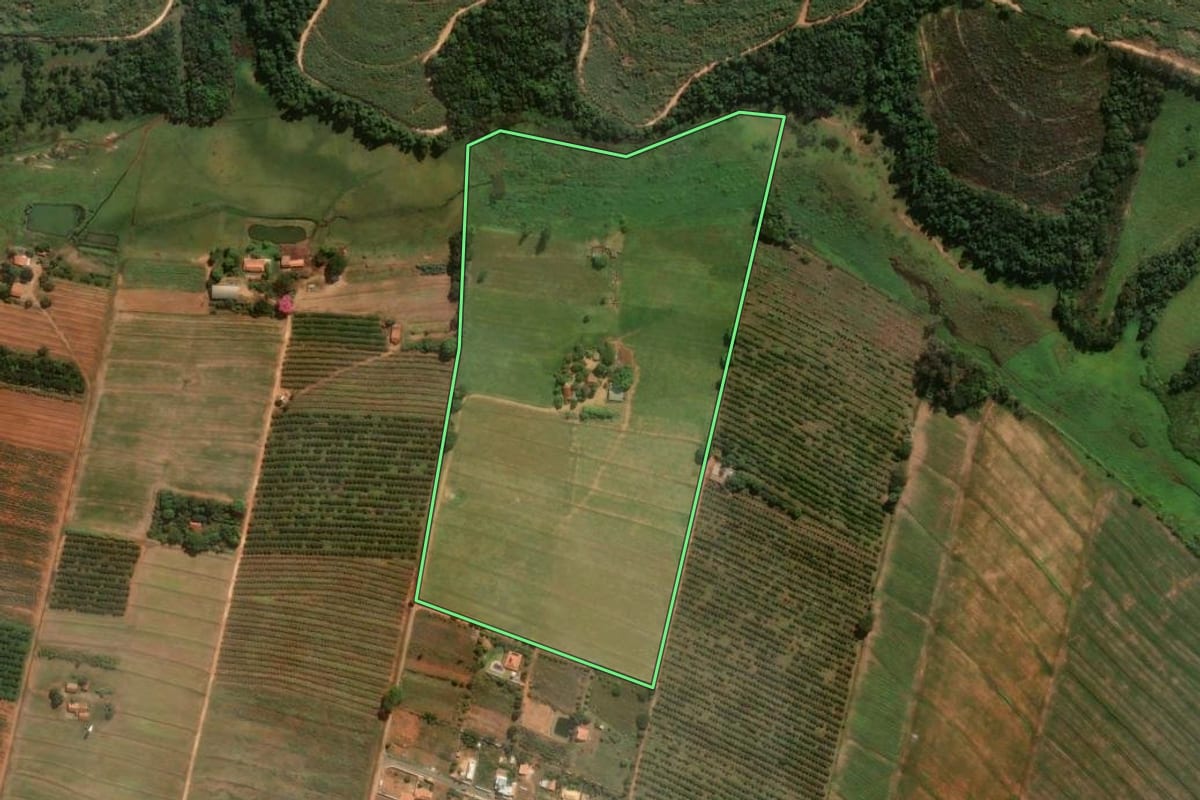 Imagem de satélite do imóvel rural em Artur Nogueira (SP), com o contorno declarado no CAR desenhado por cima.