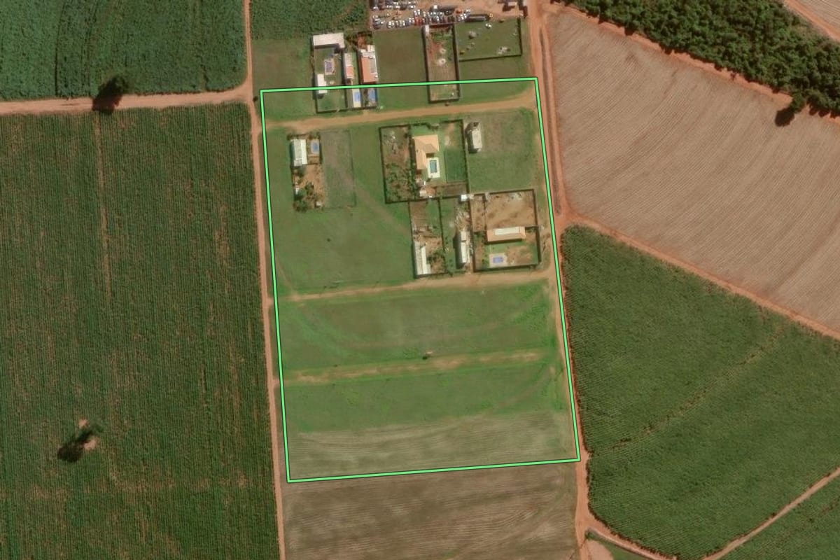 Imagem de satélite do imóvel rural em Assis (SP), com o contorno declarado no CAR desenhado por cima.
