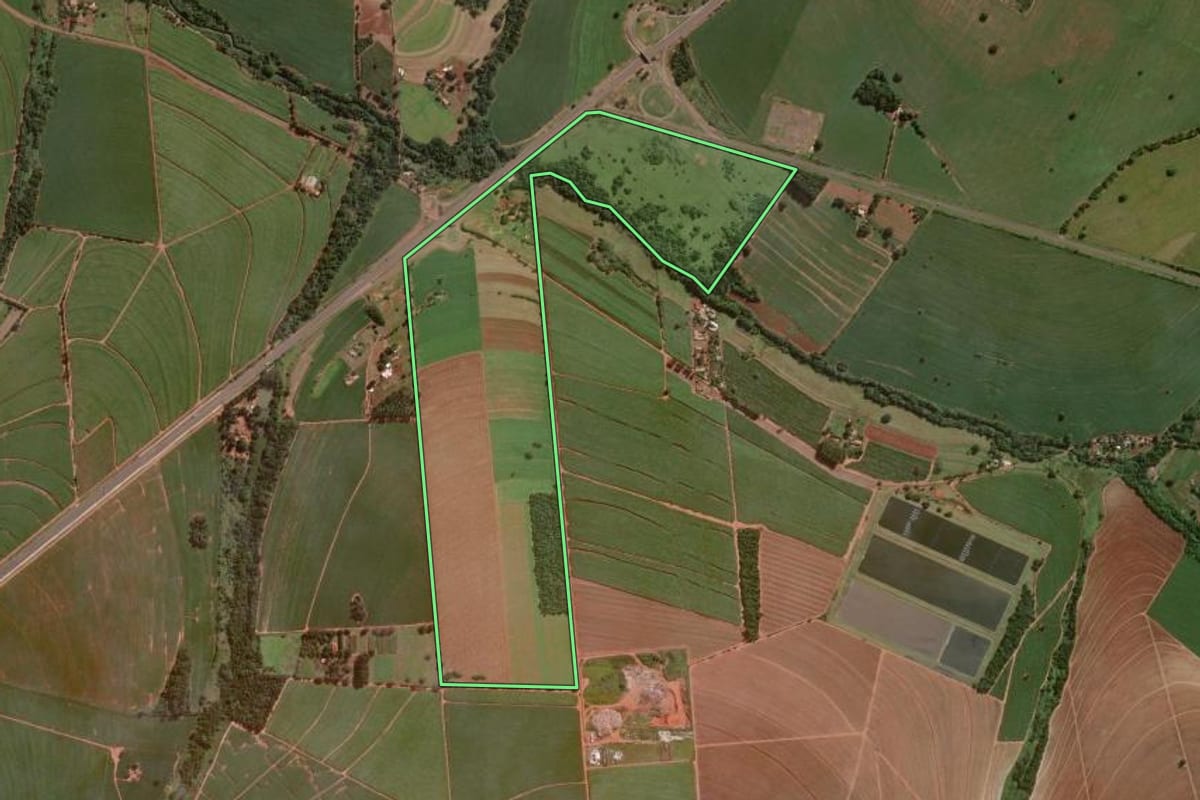 Imagem de satélite do imóvel rural em Assis (SP), com o contorno declarado no CAR desenhado por cima.