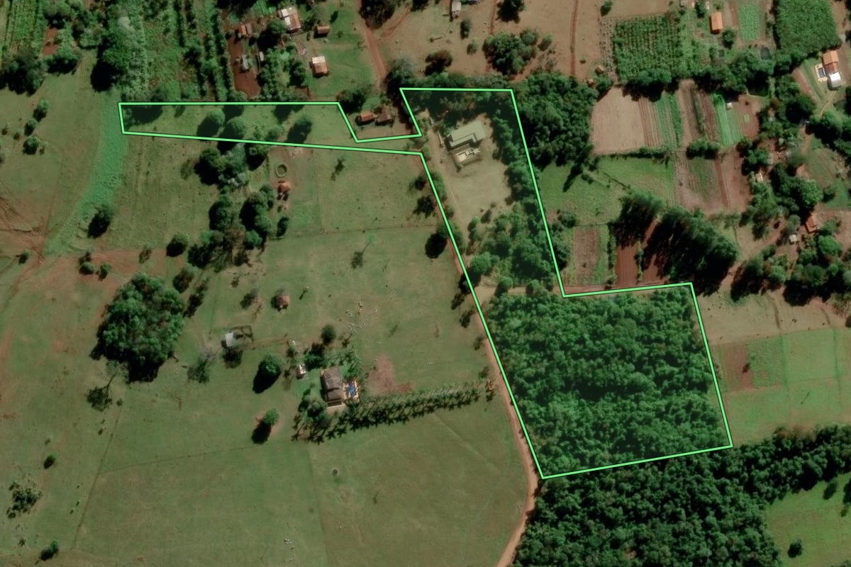 Imagem de satélite do imóvel rural em Avaré (SP), com o contorno declarado no CAR desenhado por cima.