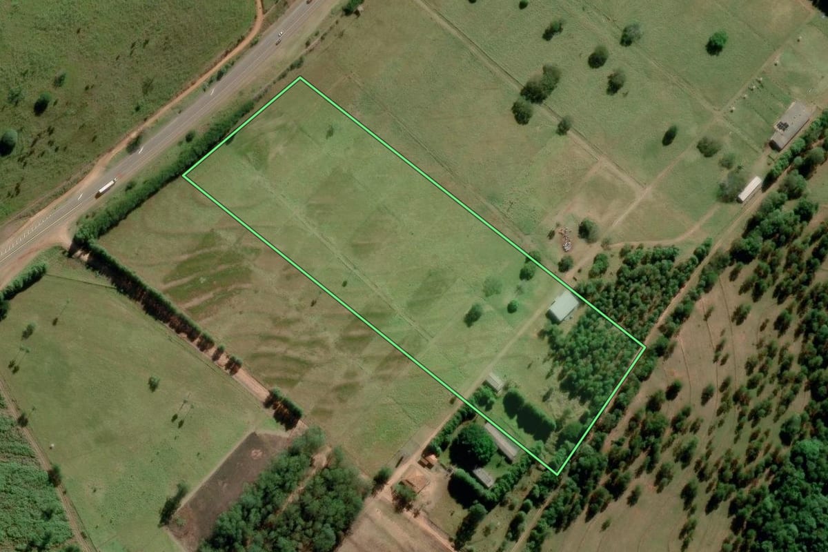 Imagem de satélite do imóvel rural em Avaré (SP), com o contorno declarado no CAR desenhado por cima.