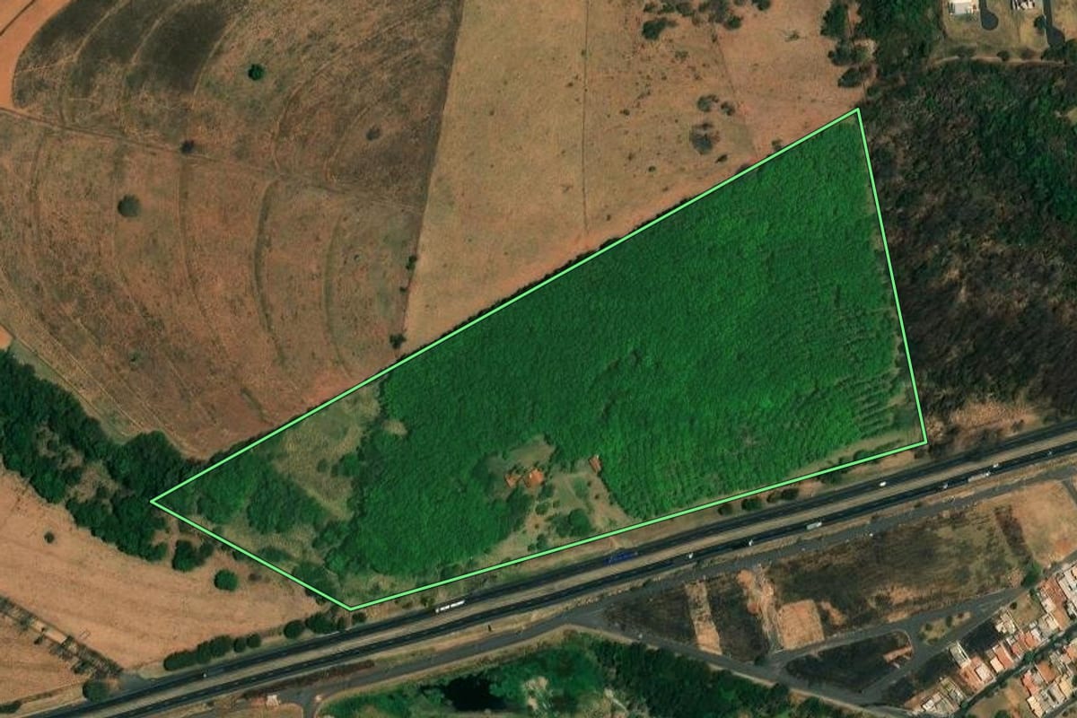 Imagem de satélite do imóvel rural em Bady Bassitt (SP), com o contorno declarado no CAR desenhado por cima.