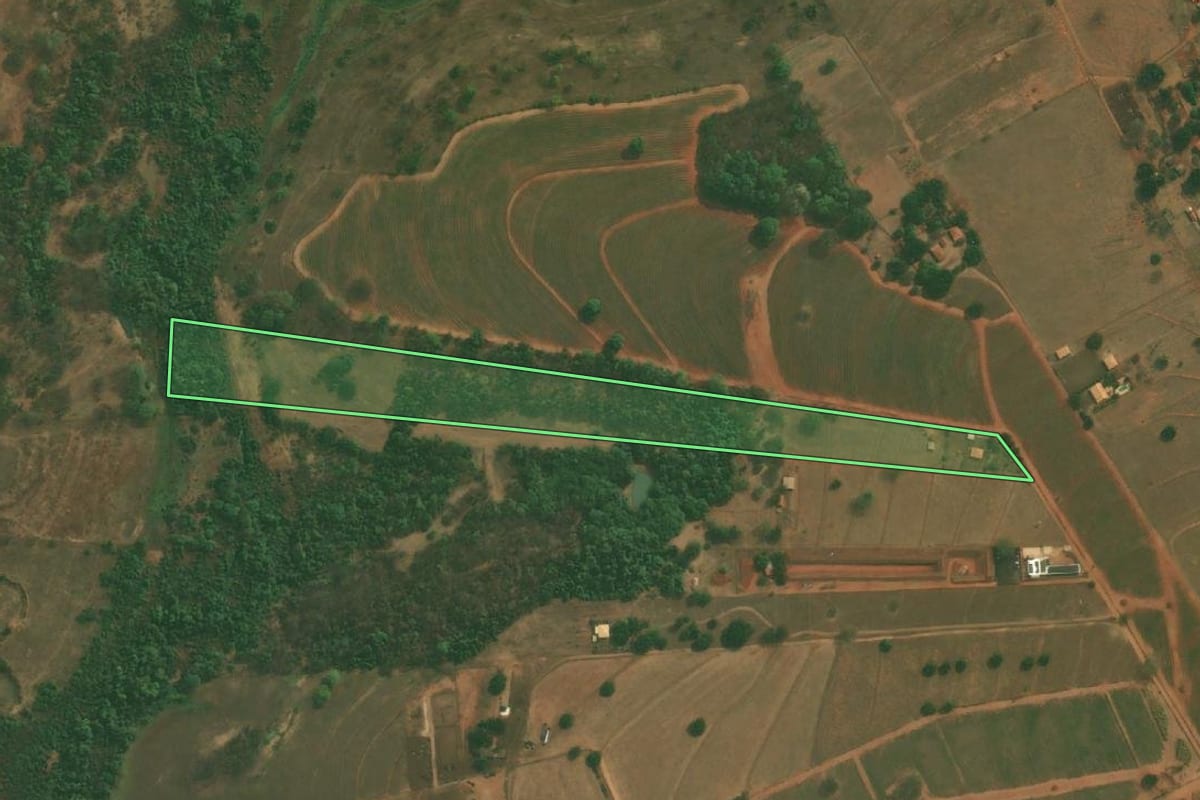 Imagem de satélite do imóvel rural em Bady Bassitt (SP), com o contorno declarado no CAR desenhado por cima.