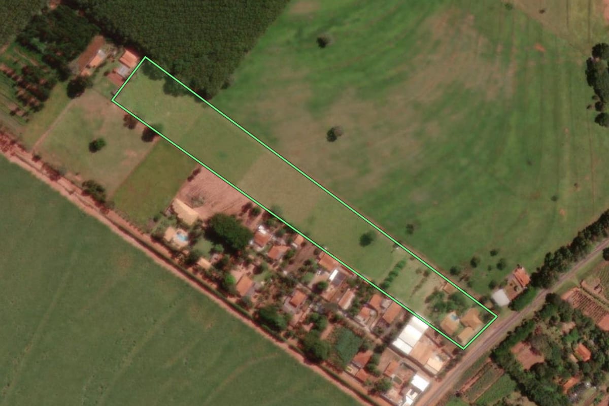 Imagem de satélite do imóvel rural em Bady Bassitt (SP), com o contorno declarado no CAR desenhado por cima.
