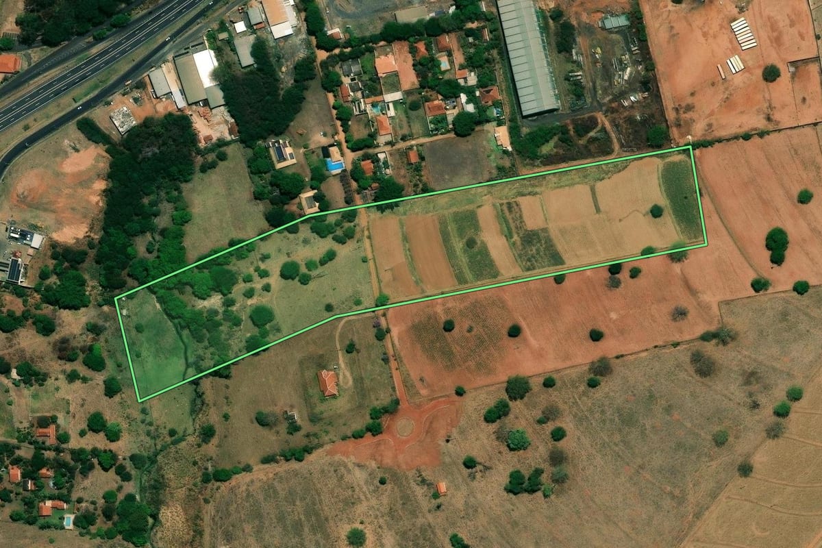 Imagem de satélite do imóvel rural em Bady Bassitt (SP), com o contorno declarado no CAR desenhado por cima.